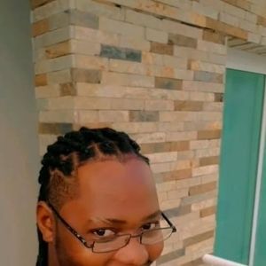 Meet your Posher, Lesly ralph